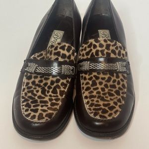 BRIGHTON Espresso Brown Leather Faux Fur Cheetah Silver Plate Design Loafer 7.5M